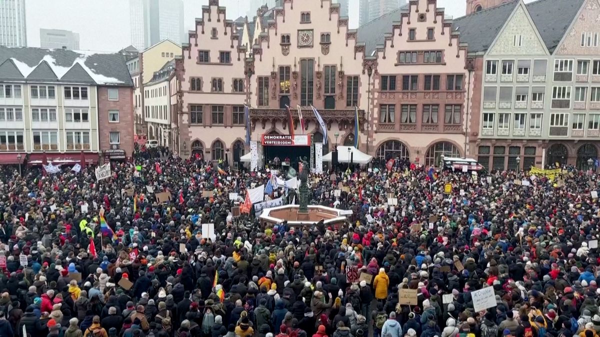 Desítky tisíc lidí vyšly v Německu do ulic protestovat proti AfD